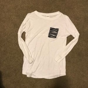 Light long sleeve with detailed pocket